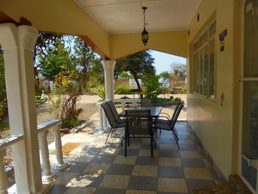 White Rose Lodge Livingstone Bagian luar foto