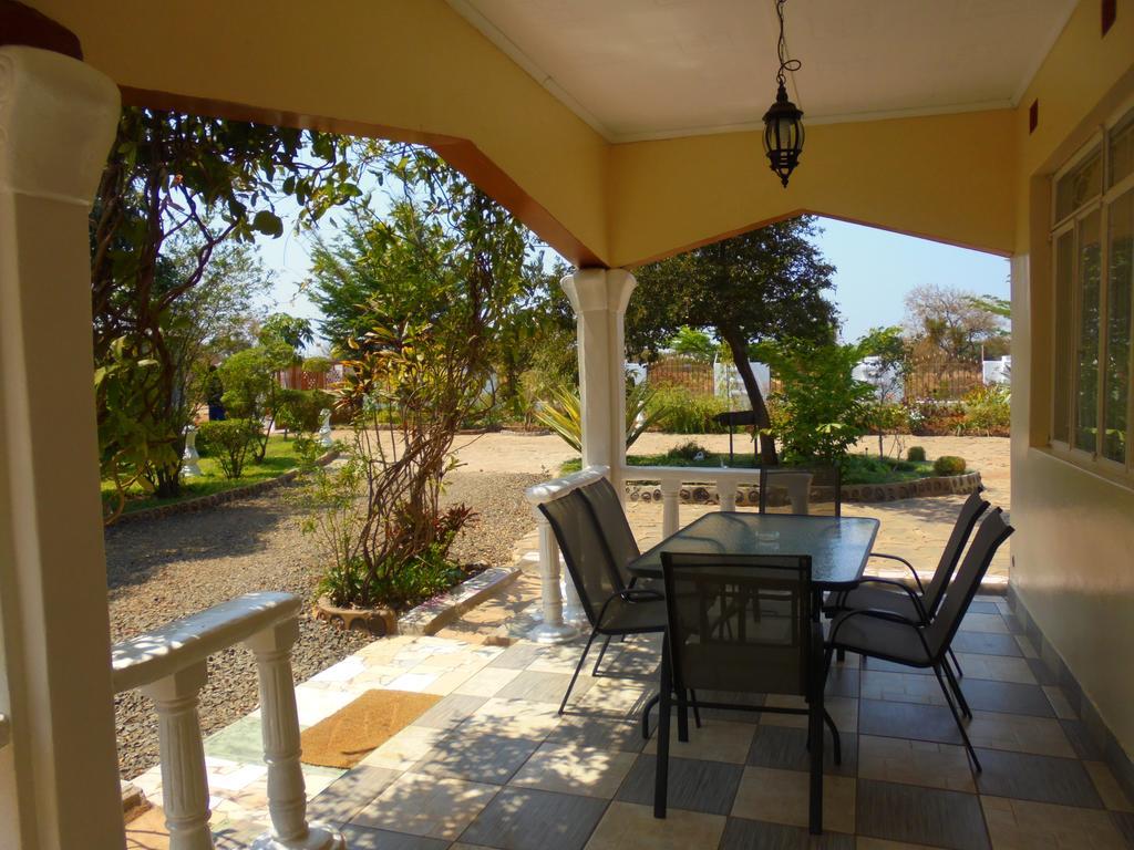 White Rose Lodge Livingstone Bagian luar foto